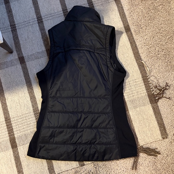 Black M Athleta vest - Picture 2 of 4
